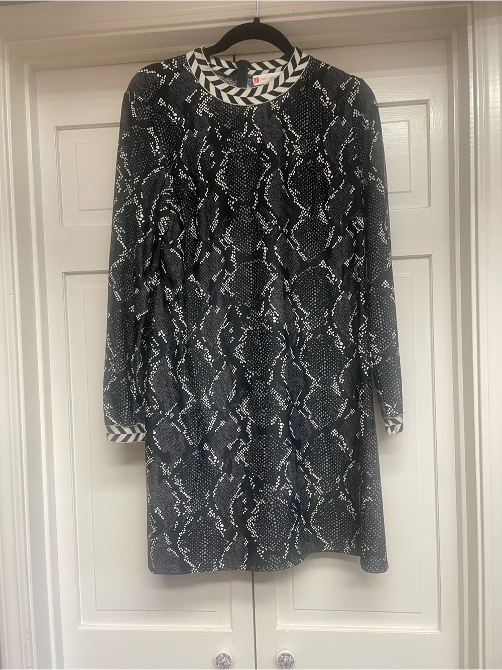 Jude Connolly Black and White Snake Print Long Sleeve Dress. Size XL